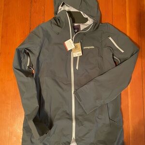 Patagonia  Women’s Gray Hooded Snowdrifter Jacket NWT